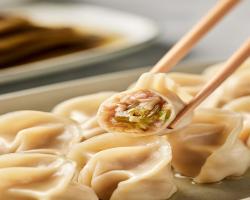 B05. Pork Dumplings with Corn (12 pcs) 玉米猪肉水餃