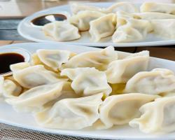 B07. Pork Dumplings with Spinach (12 pcs) 菠菜猪肉水餃
